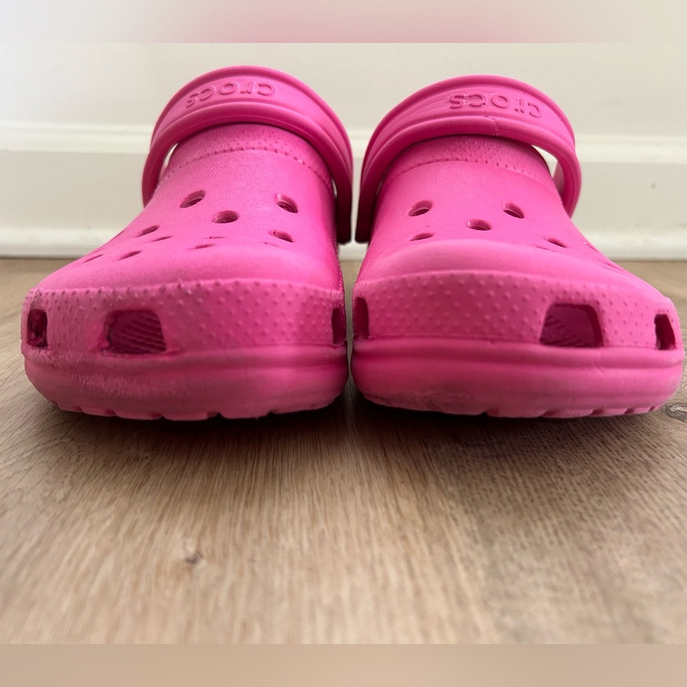 Women’s Hot Pink Crocs | Size 8 | Barbie Pink | A04 - Picture 7 of 7